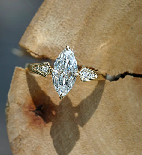 Elegant 18K Gold Marquise Sapphire Ring
